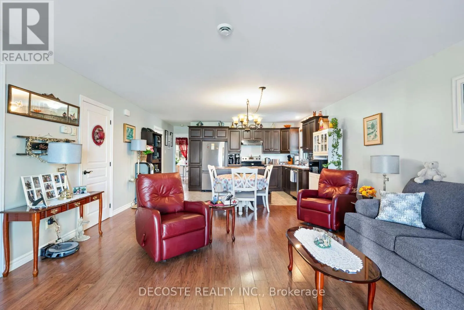 4 - 508 MASSIE CRESCENT