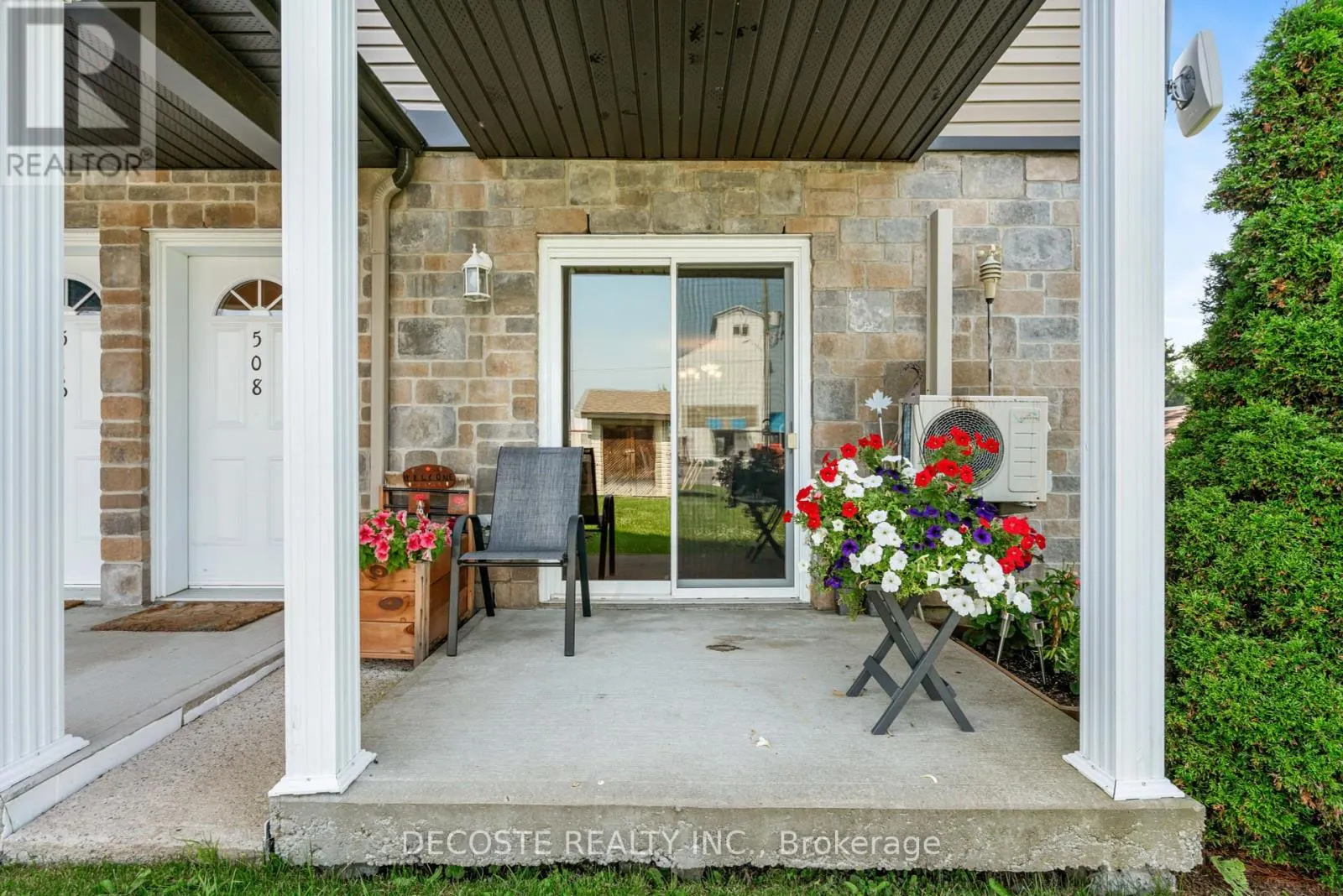 4 - 508 MASSIE CRESCENT