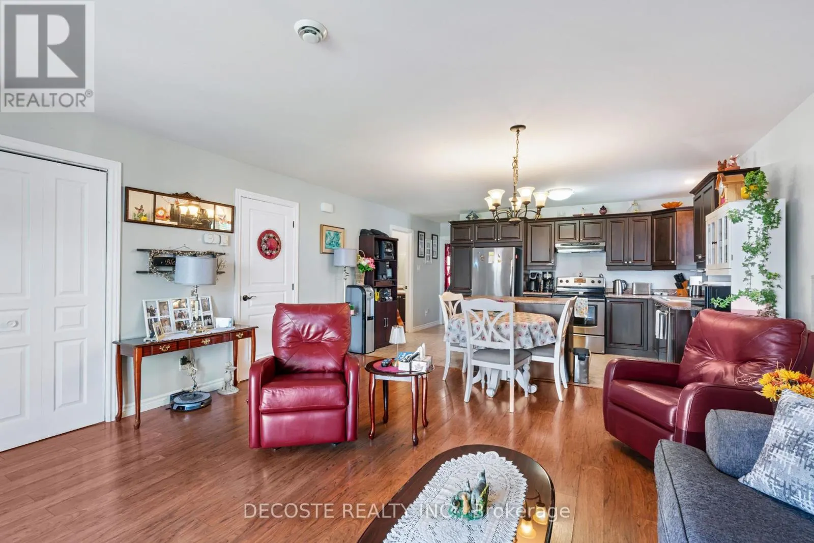 4 - 508 MASSIE CRESCENT
