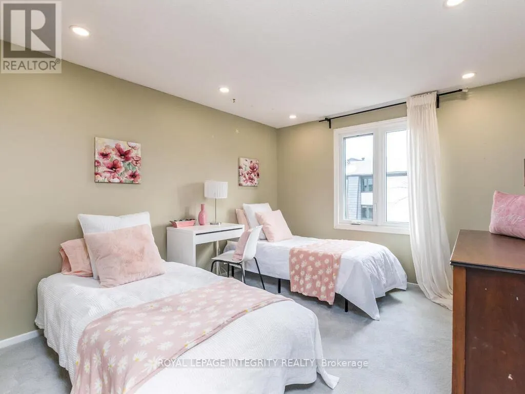 27 - 655 RICHMOND ROAD