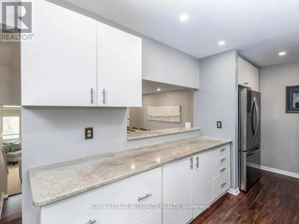 27 - 655 RICHMOND ROAD