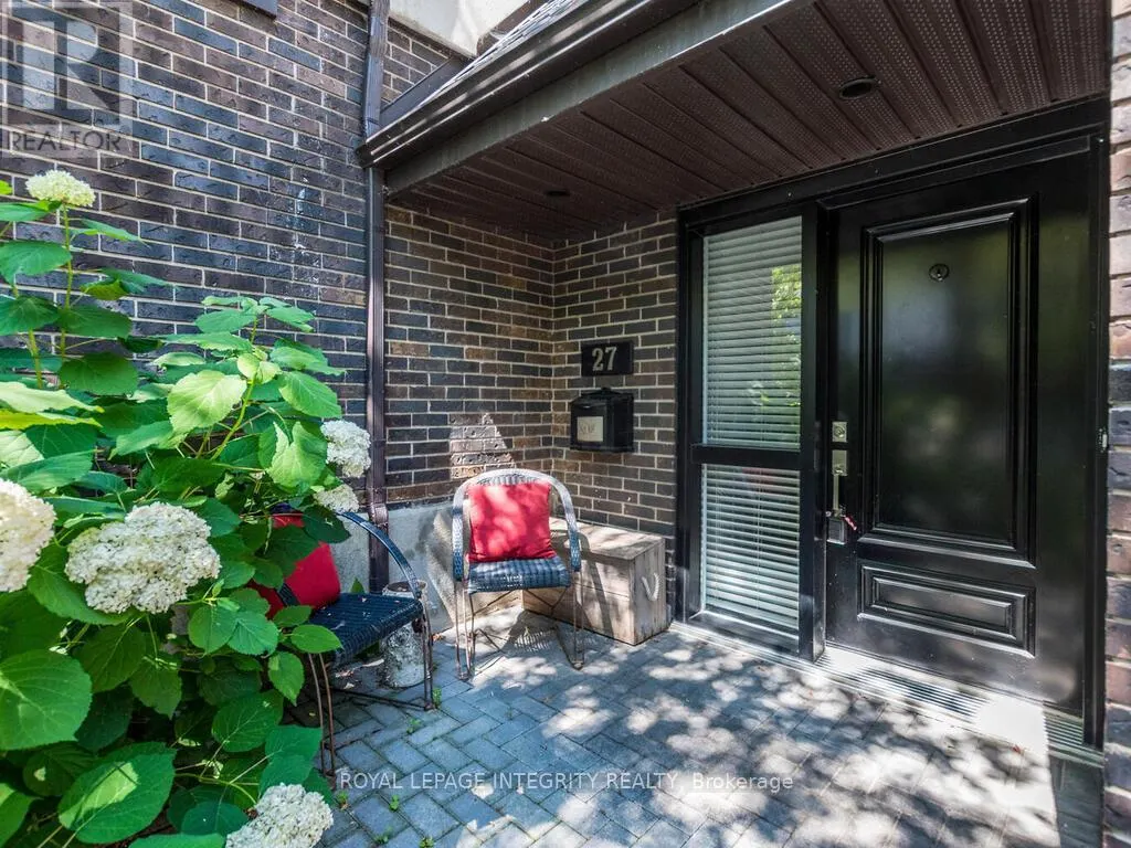 27 - 655 RICHMOND ROAD