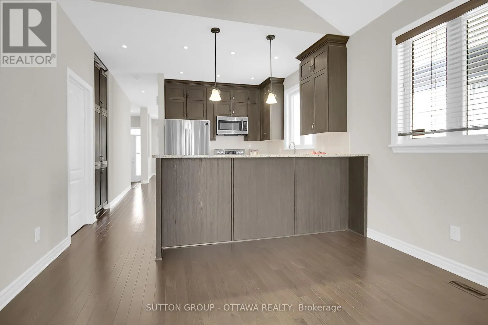 809 CARNELIAN CRESCENT