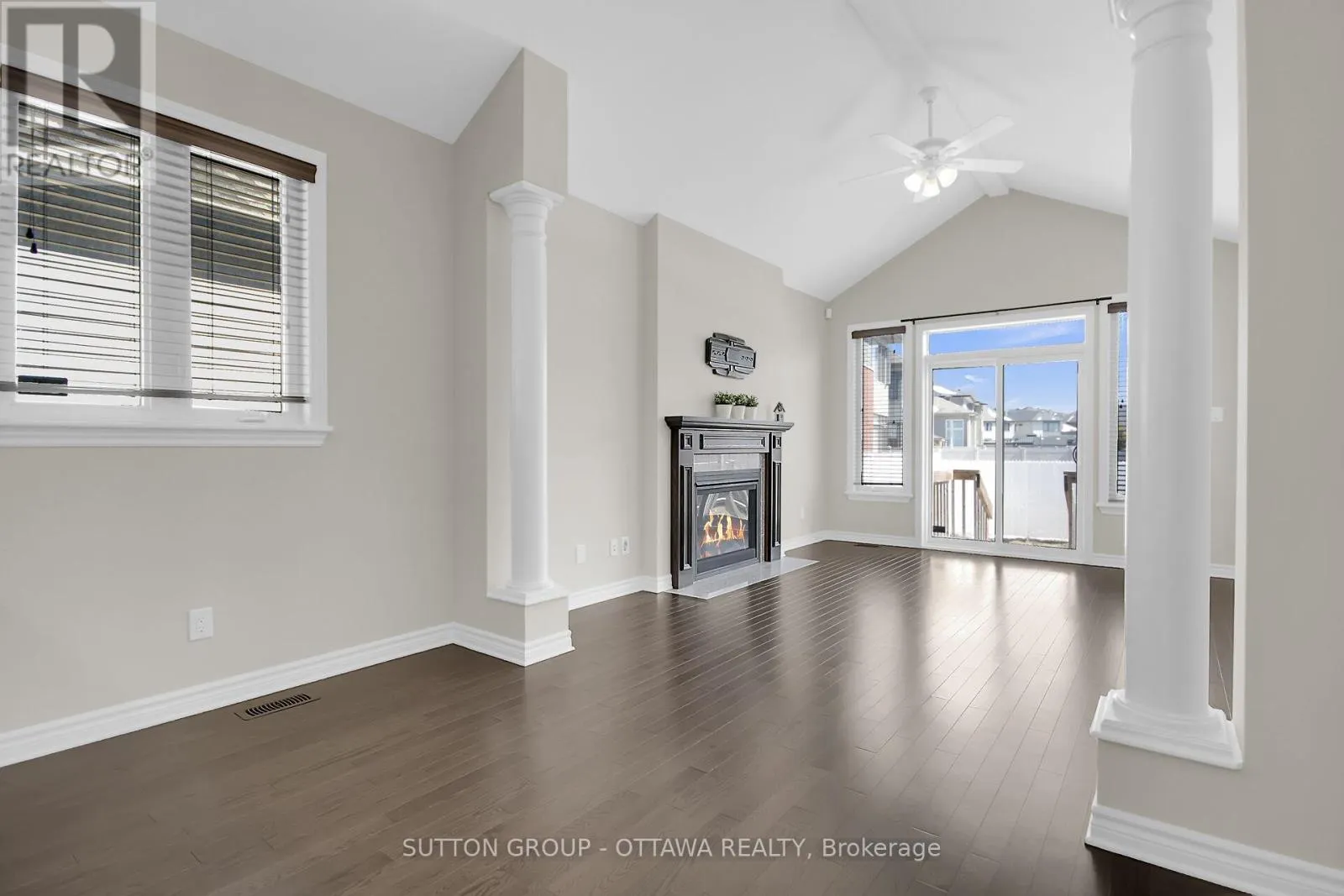 809 CARNELIAN CRESCENT