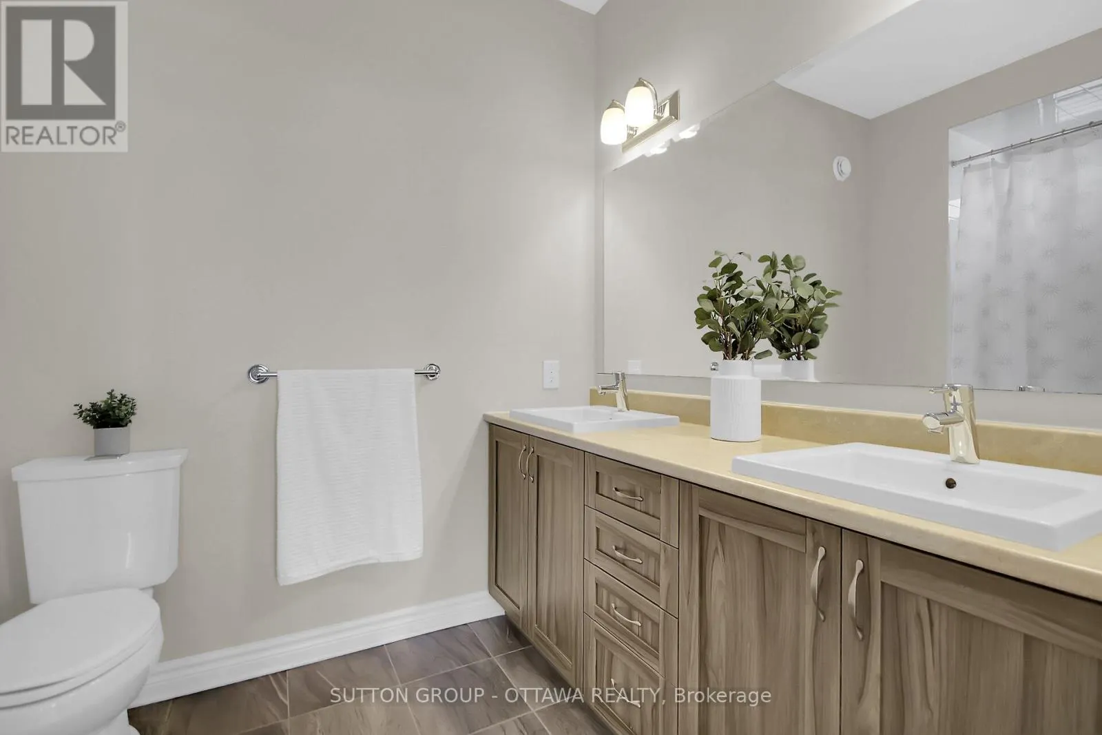 809 CARNELIAN CRESCENT