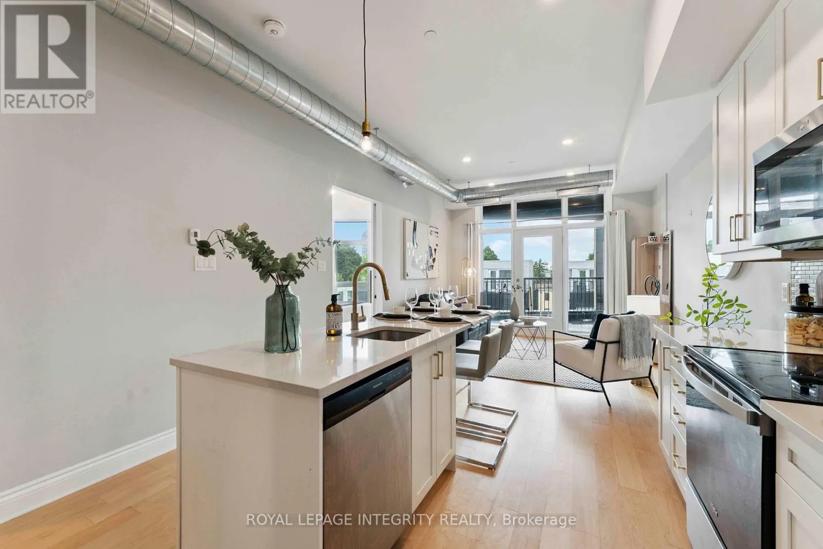 302 - 101 PINHEY STREET