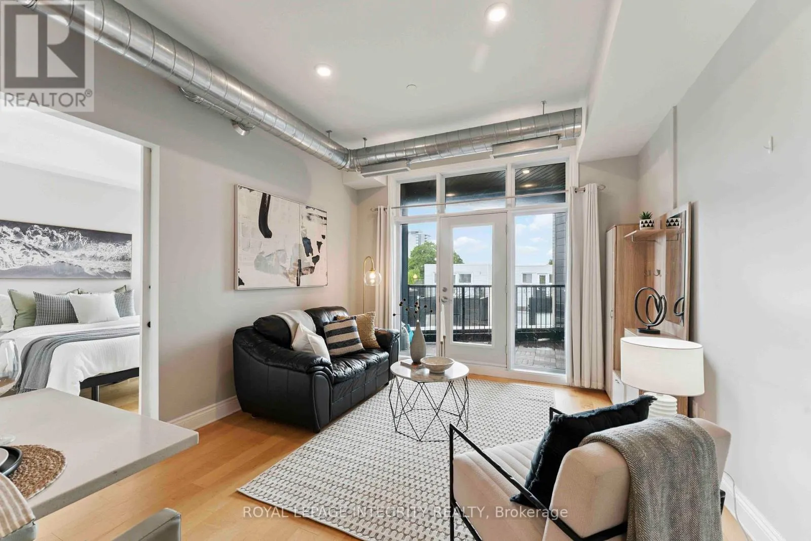 302 - 101 PINHEY STREET