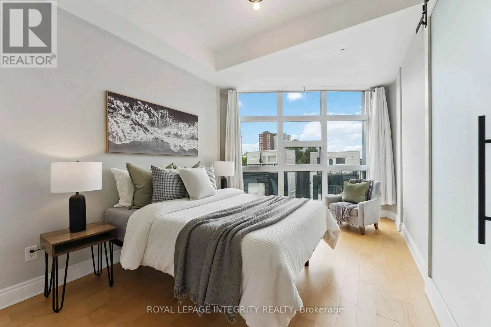 302 - 101 PINHEY STREET