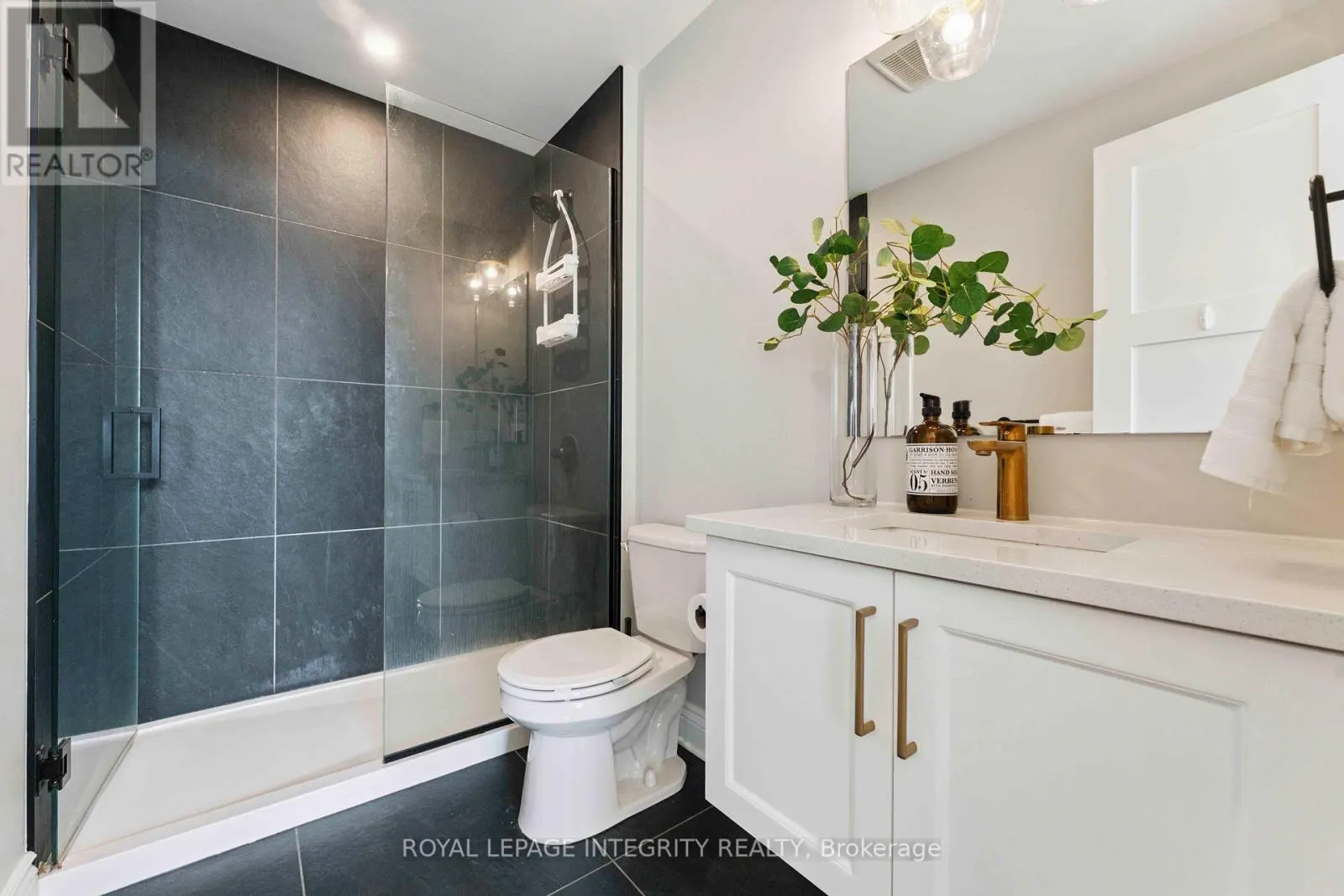 302 - 101 PINHEY STREET