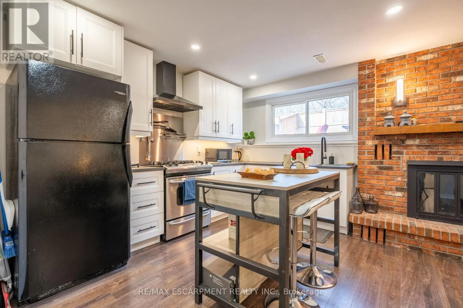 84 SANDRA CRESCENT