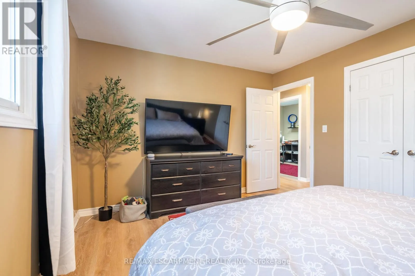 84 SANDRA CRESCENT