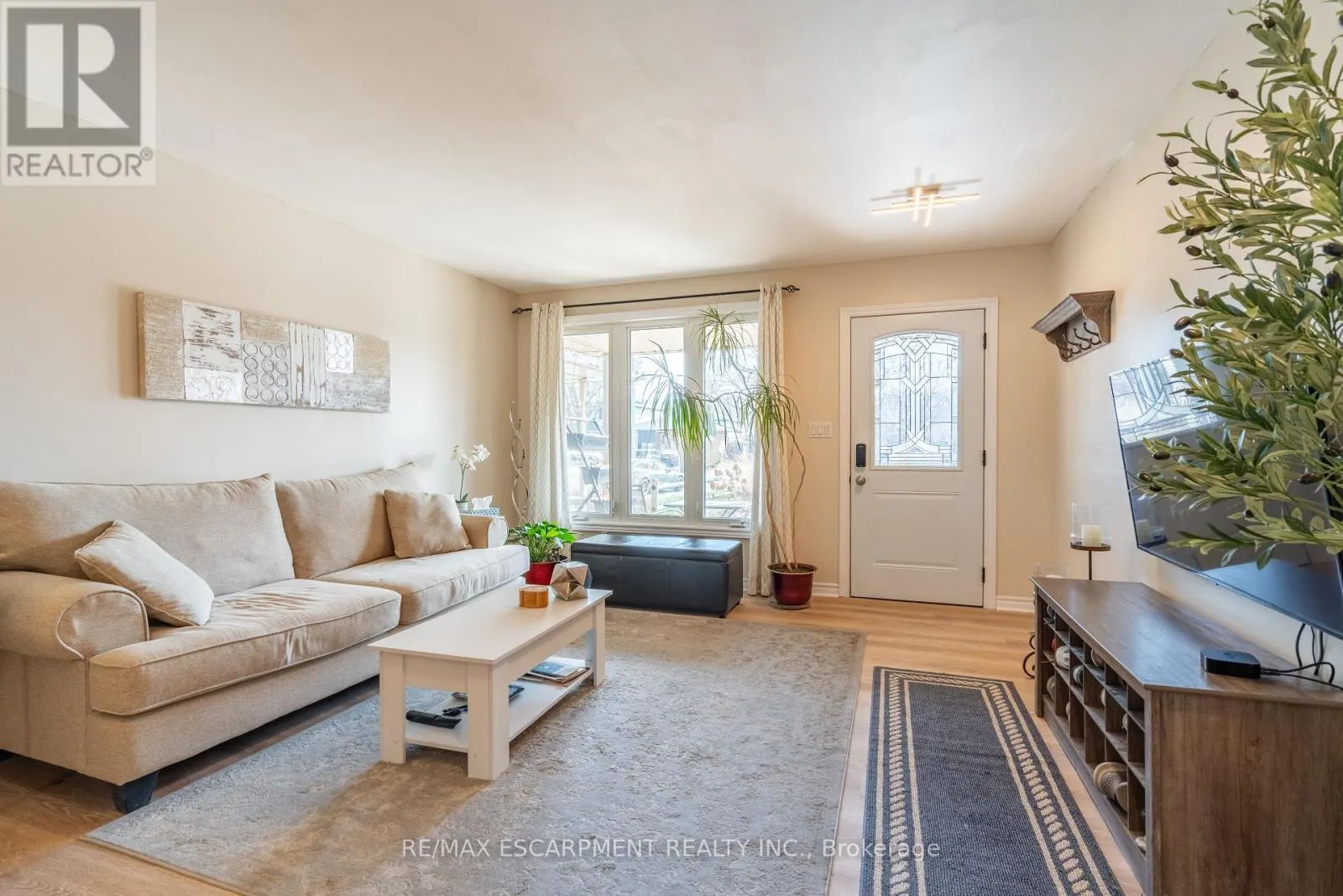 84 SANDRA CRESCENT