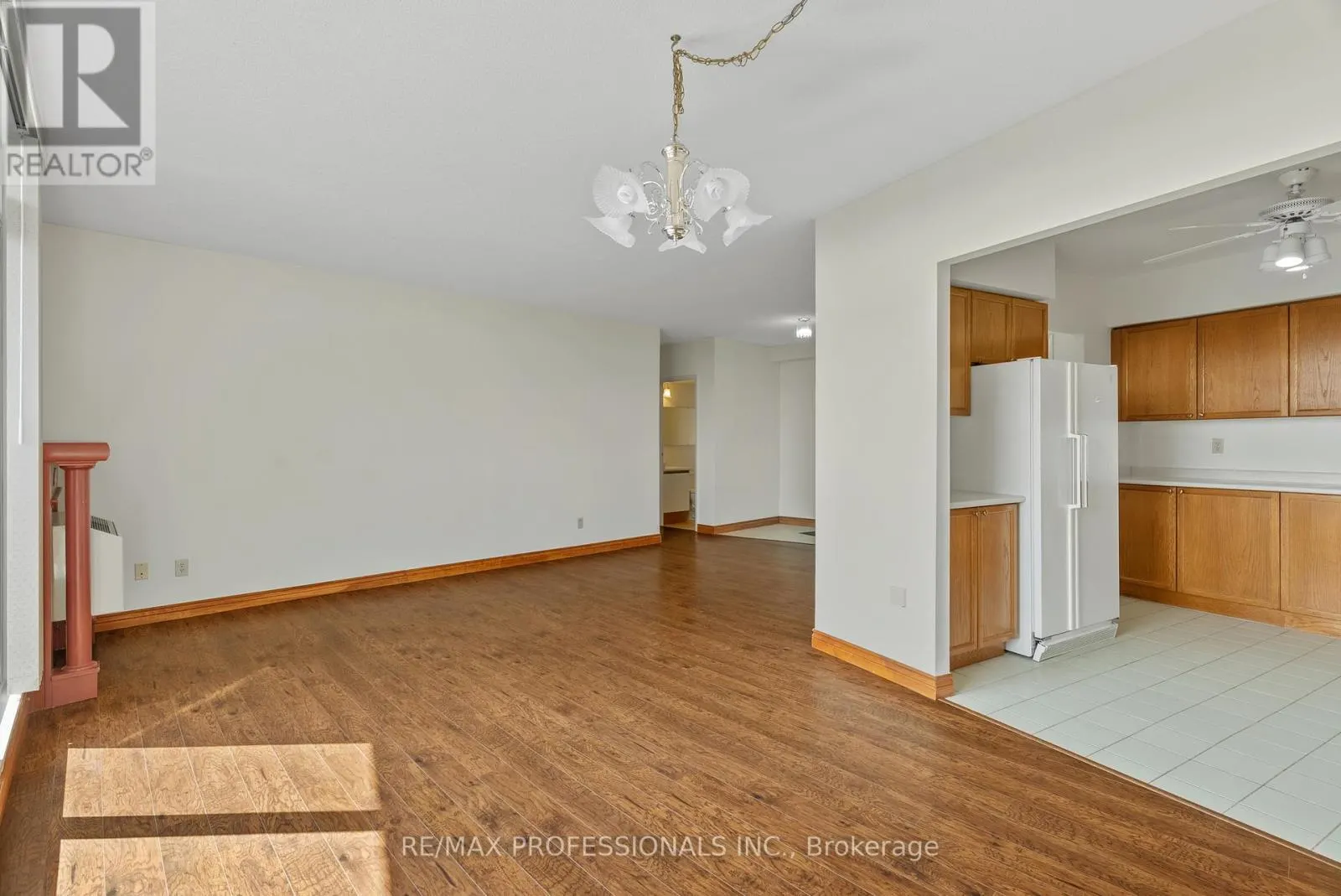 905 - 9 BONHEUR COURT