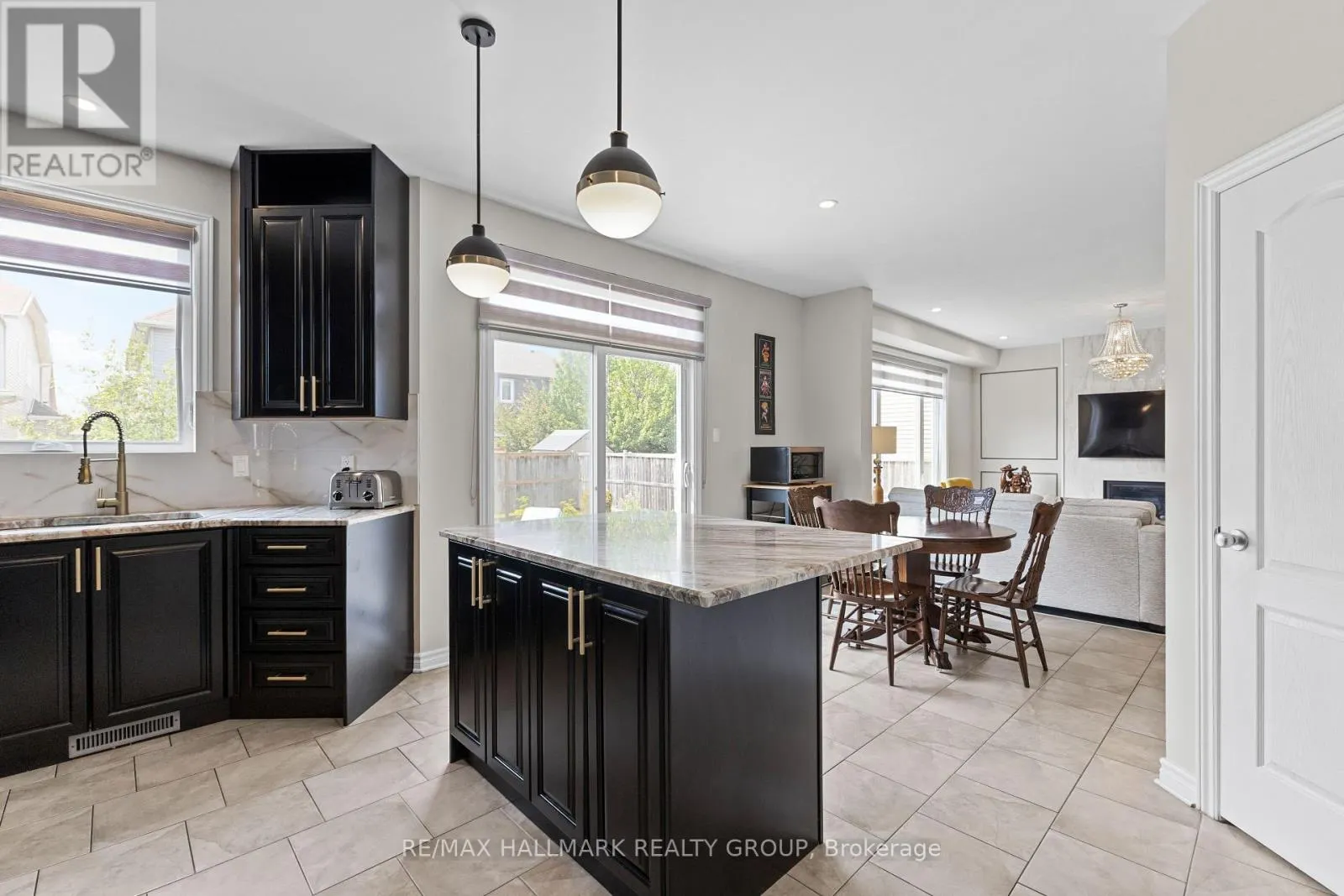 112 GRACEWOOD CRESCENT