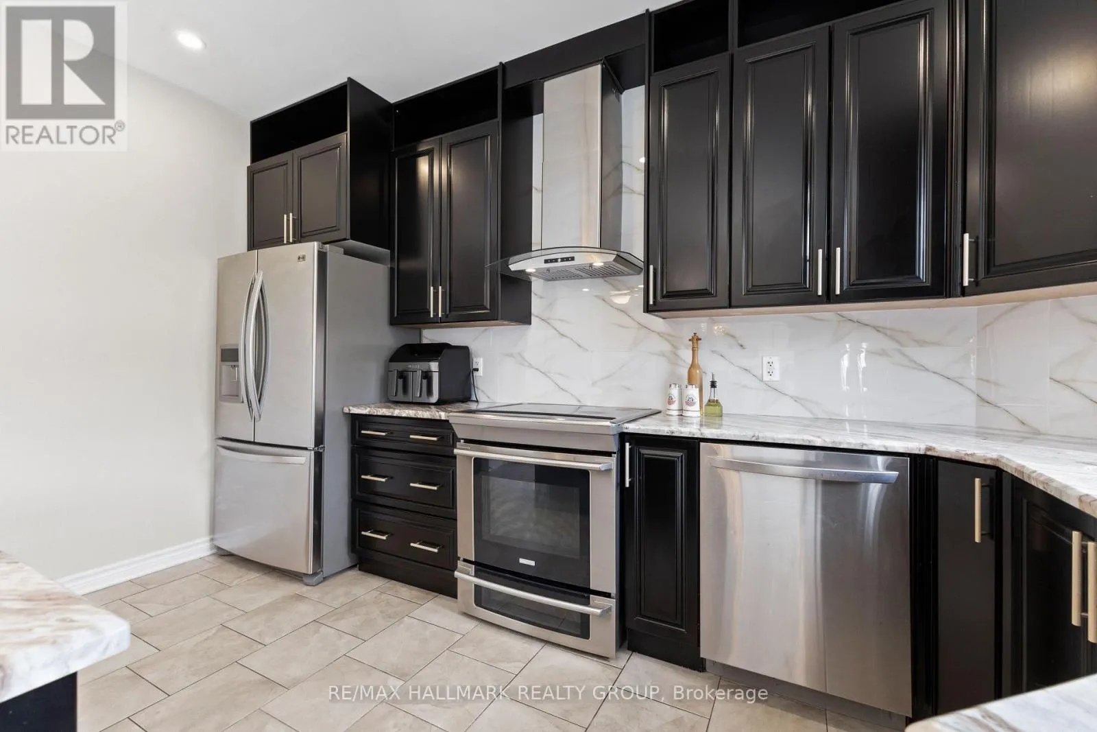 112 GRACEWOOD CRESCENT