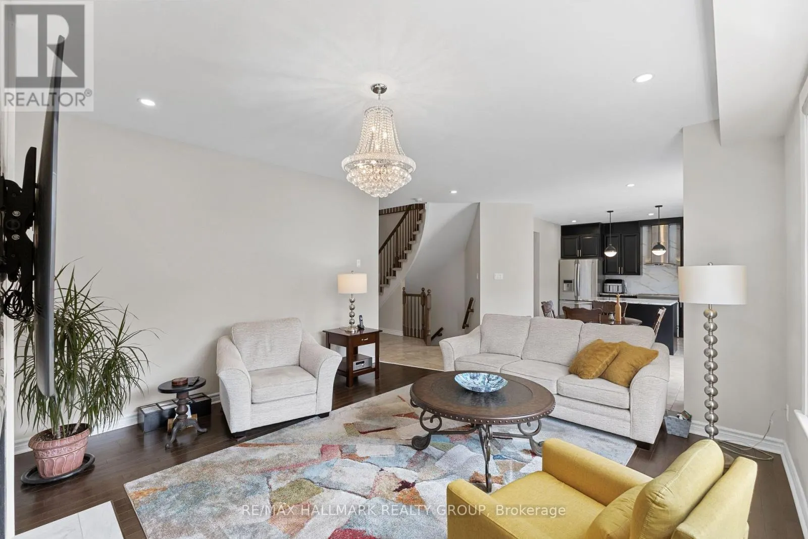 112 GRACEWOOD CRESCENT