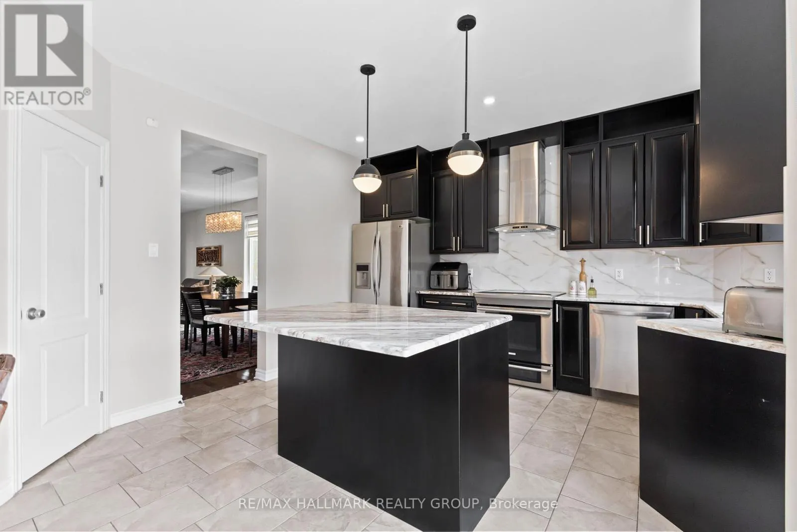 112 GRACEWOOD CRESCENT