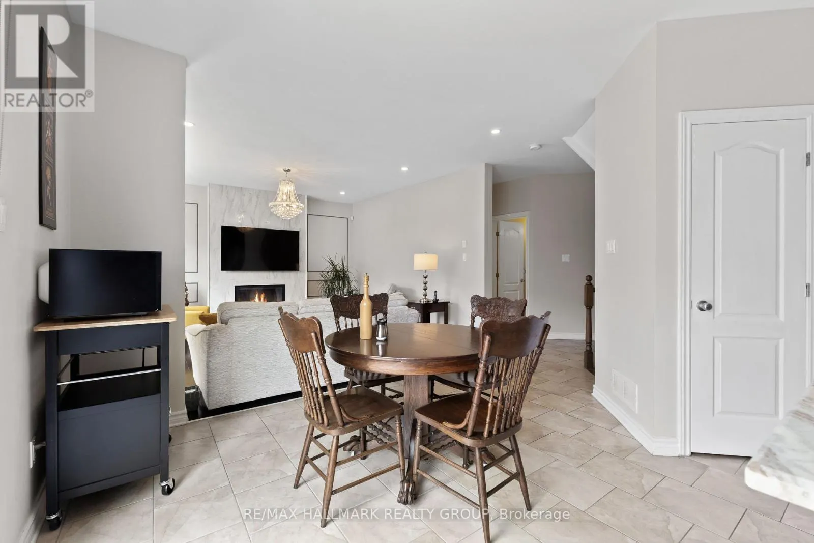 112 GRACEWOOD CRESCENT