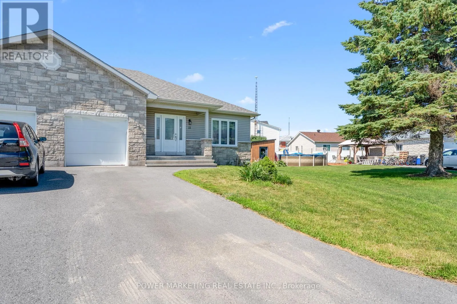 11 MADELEINE PLACE