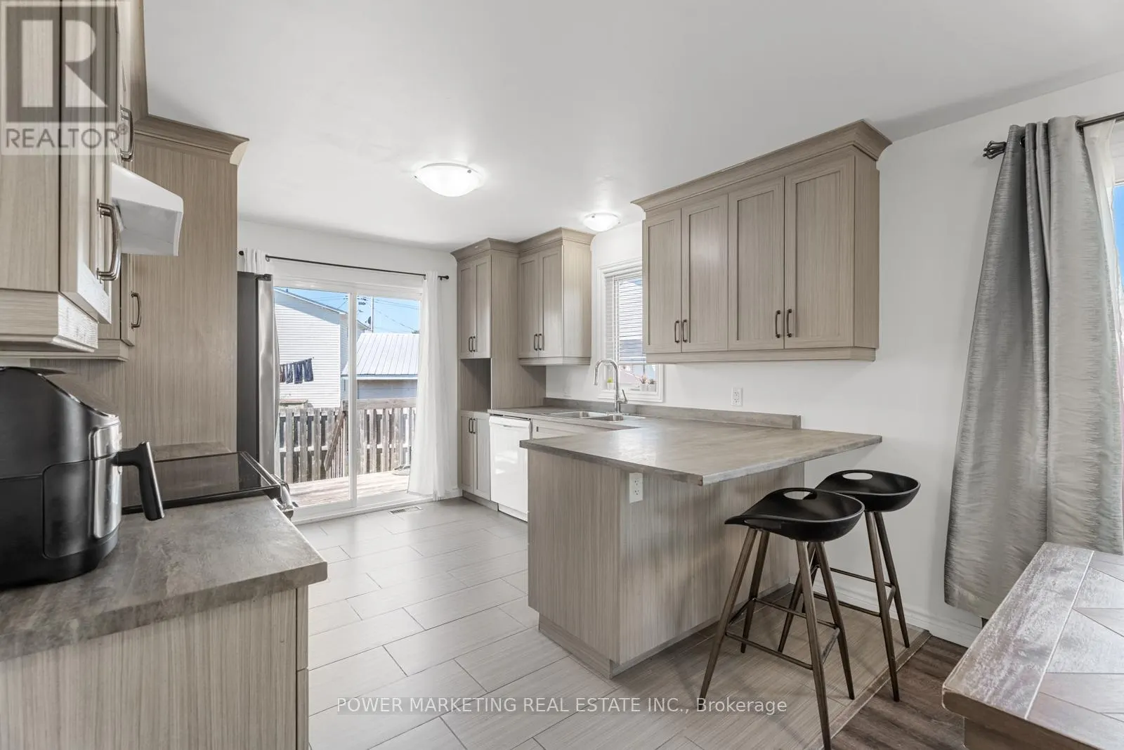 11 MADELEINE PLACE