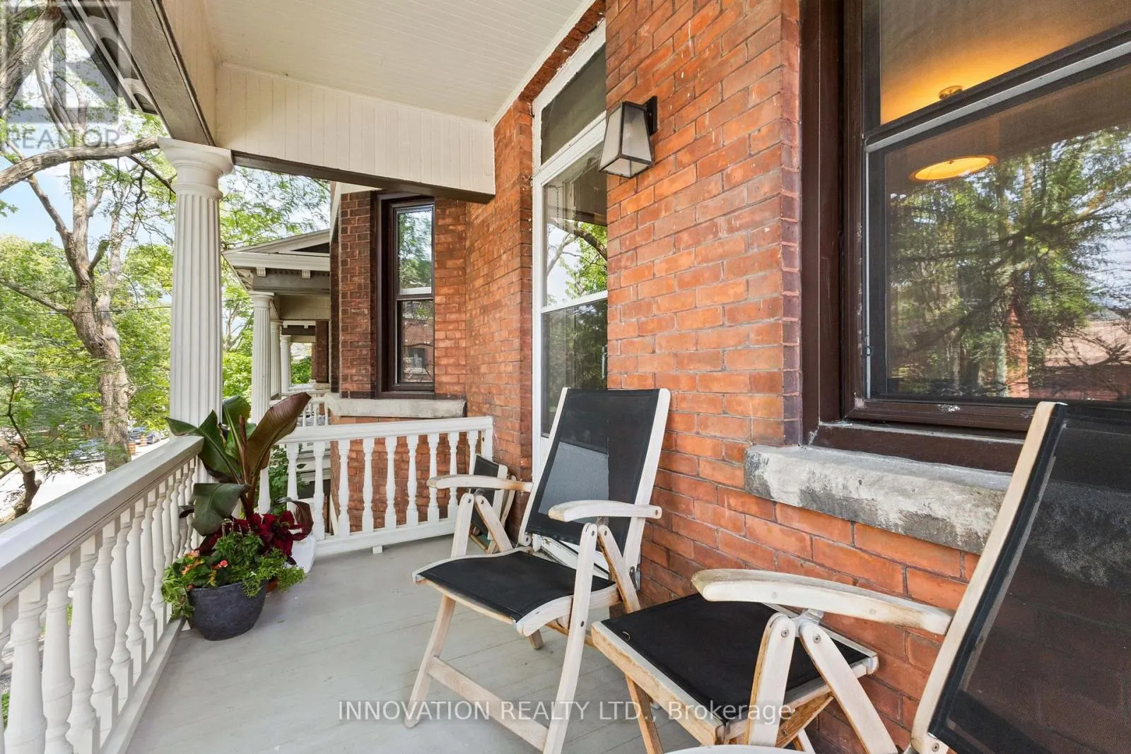 576 MACLAREN STREET