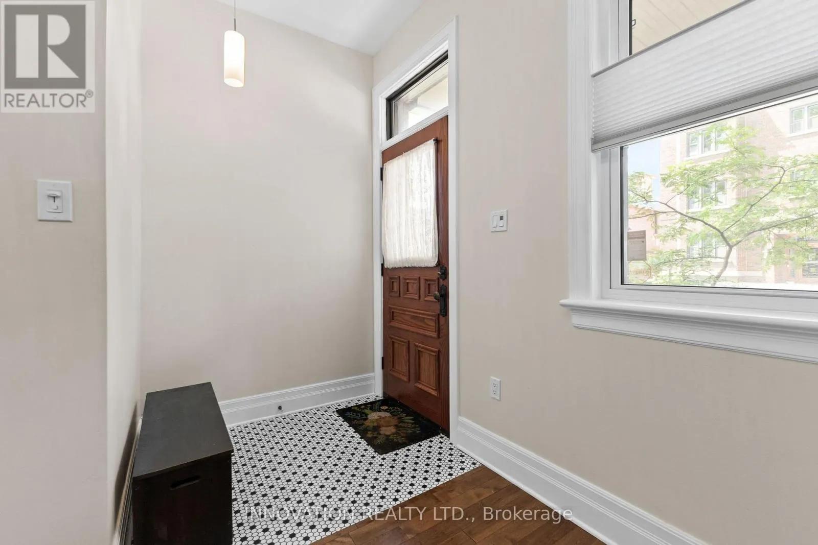 576 MACLAREN STREET