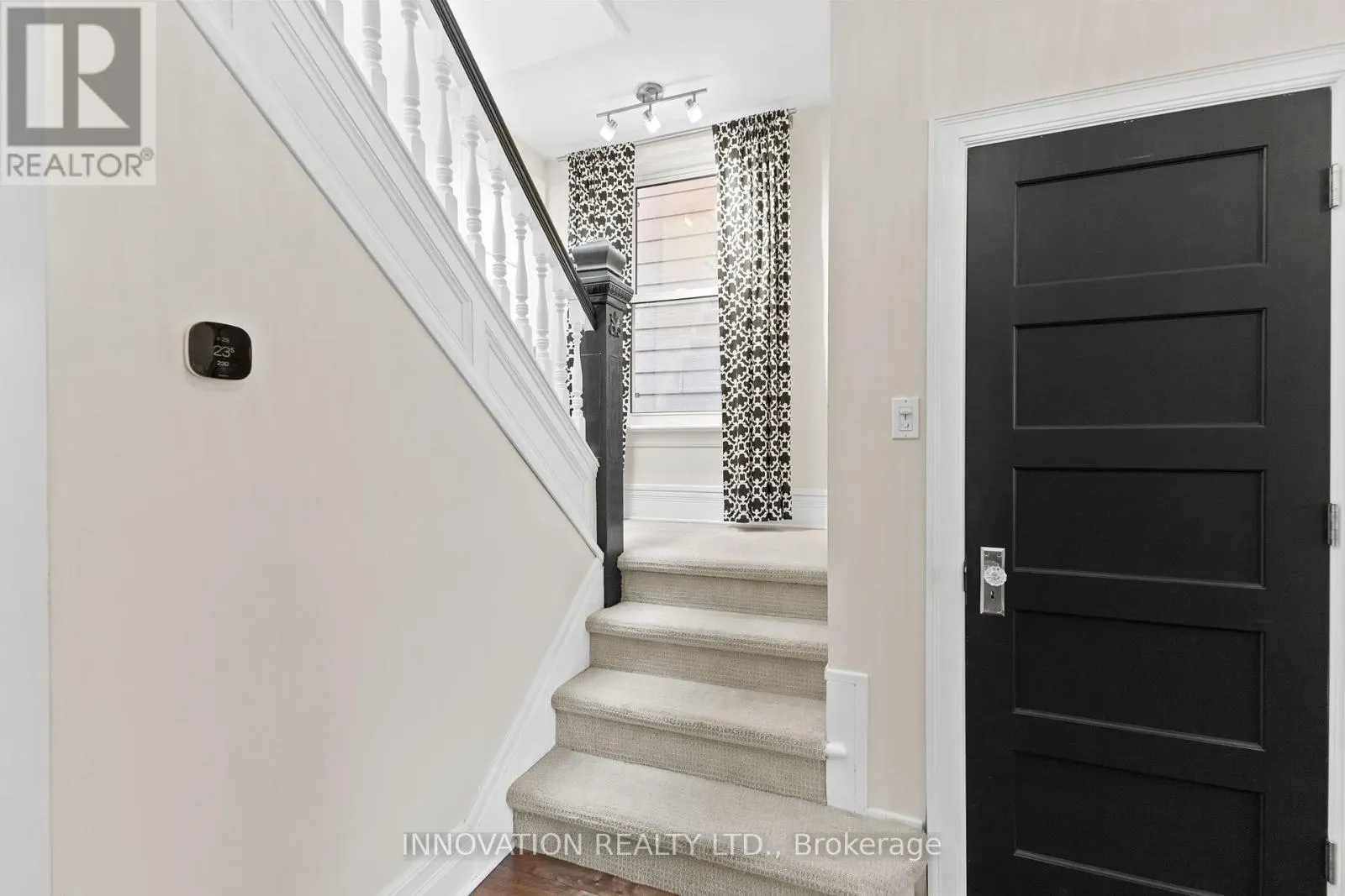 576 MACLAREN STREET