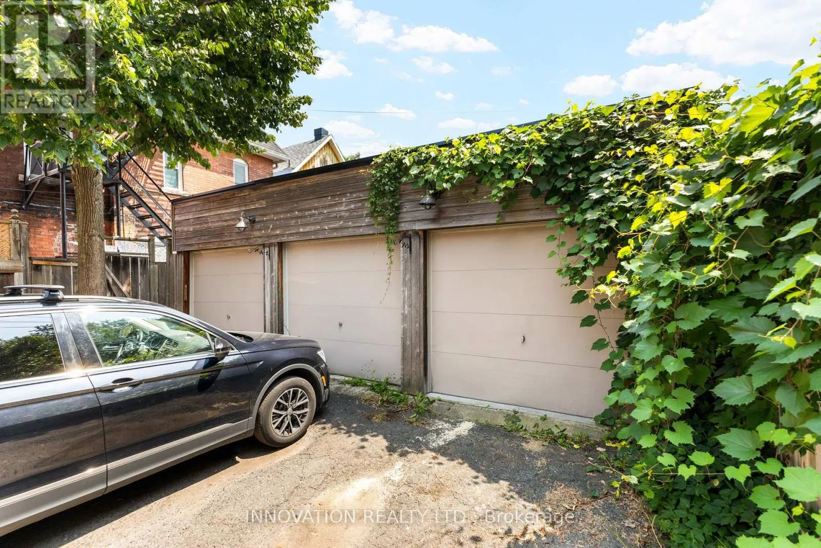 576 MACLAREN STREET