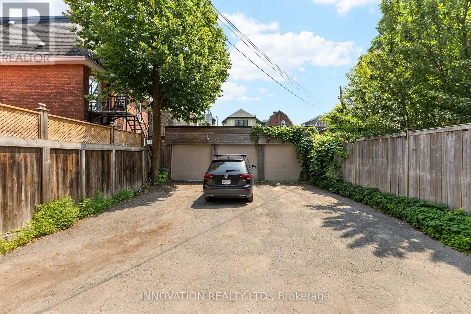576 MACLAREN STREET