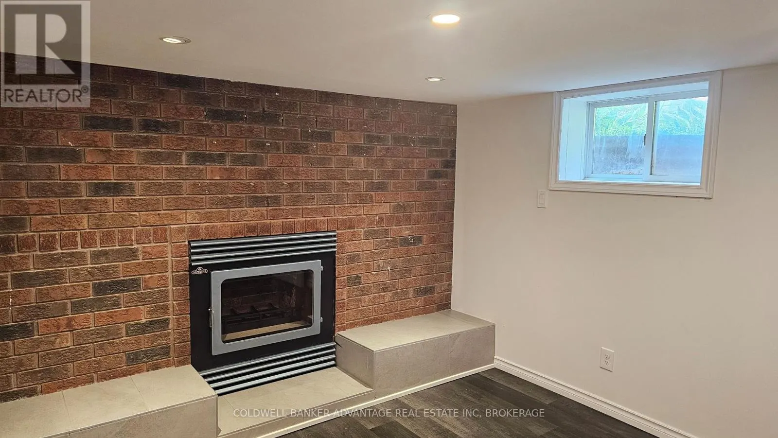 302 MAIN STREET E