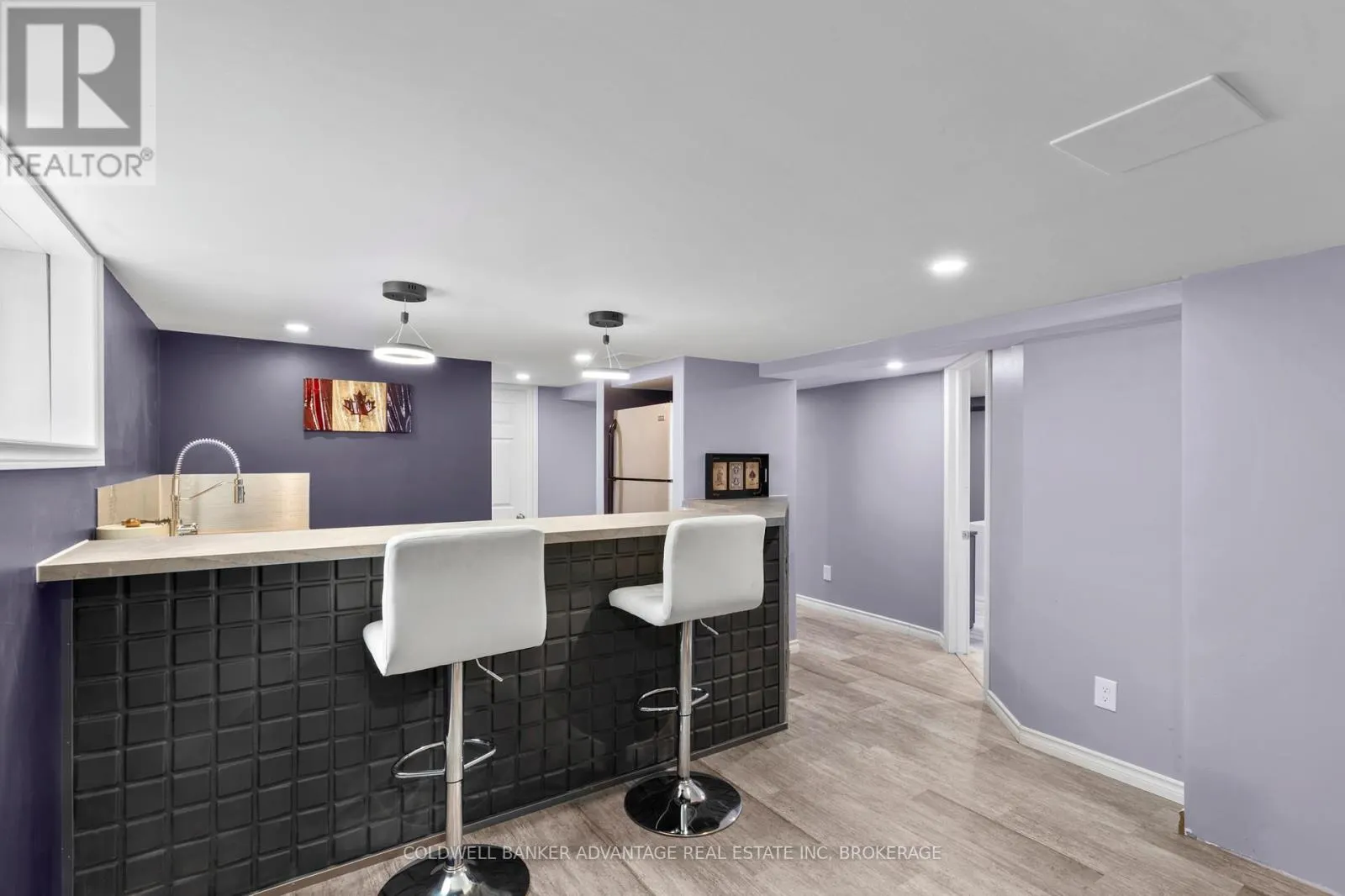 302 MAIN STREET E