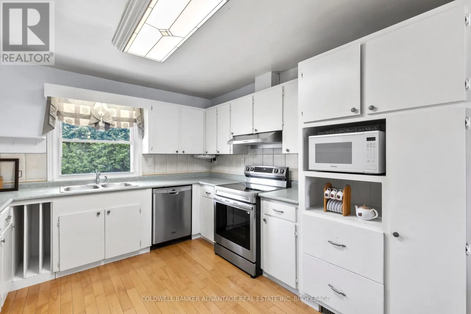 302 MAIN STREET E