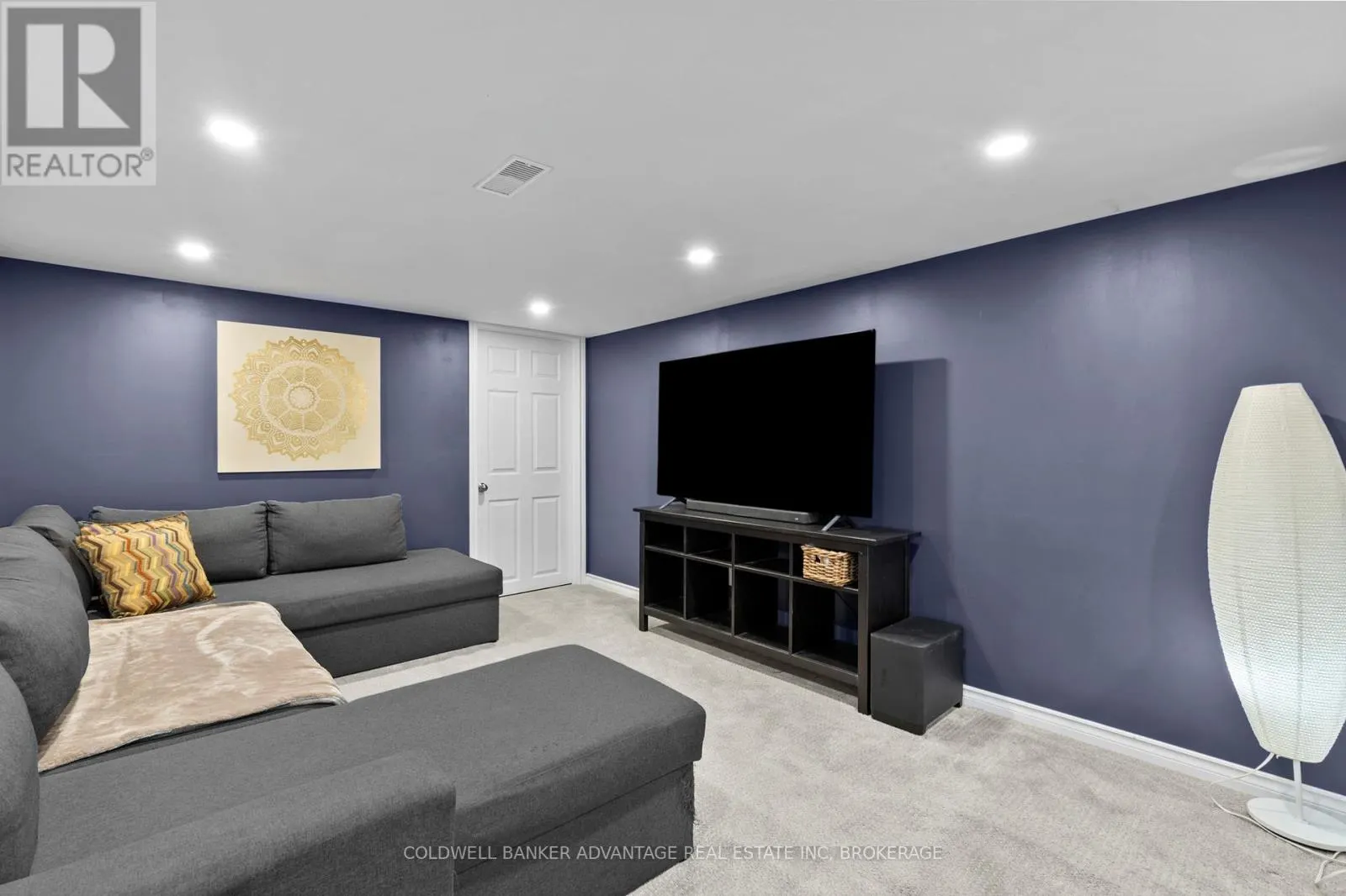 302 MAIN STREET E
