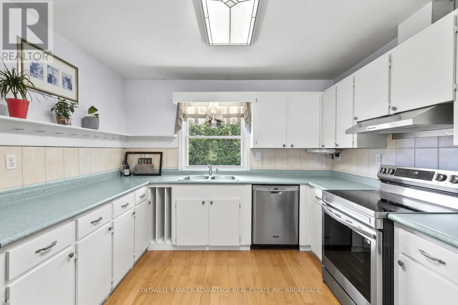 302 MAIN STREET E