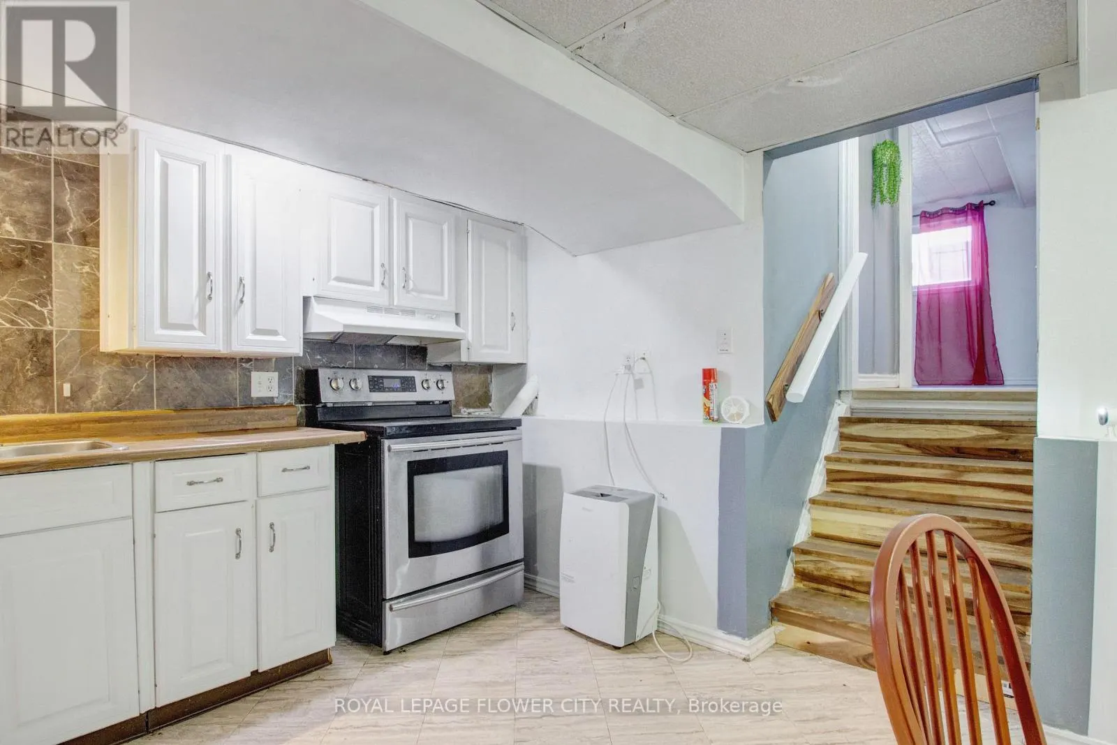 62 CHAMPLAIN AVENUE