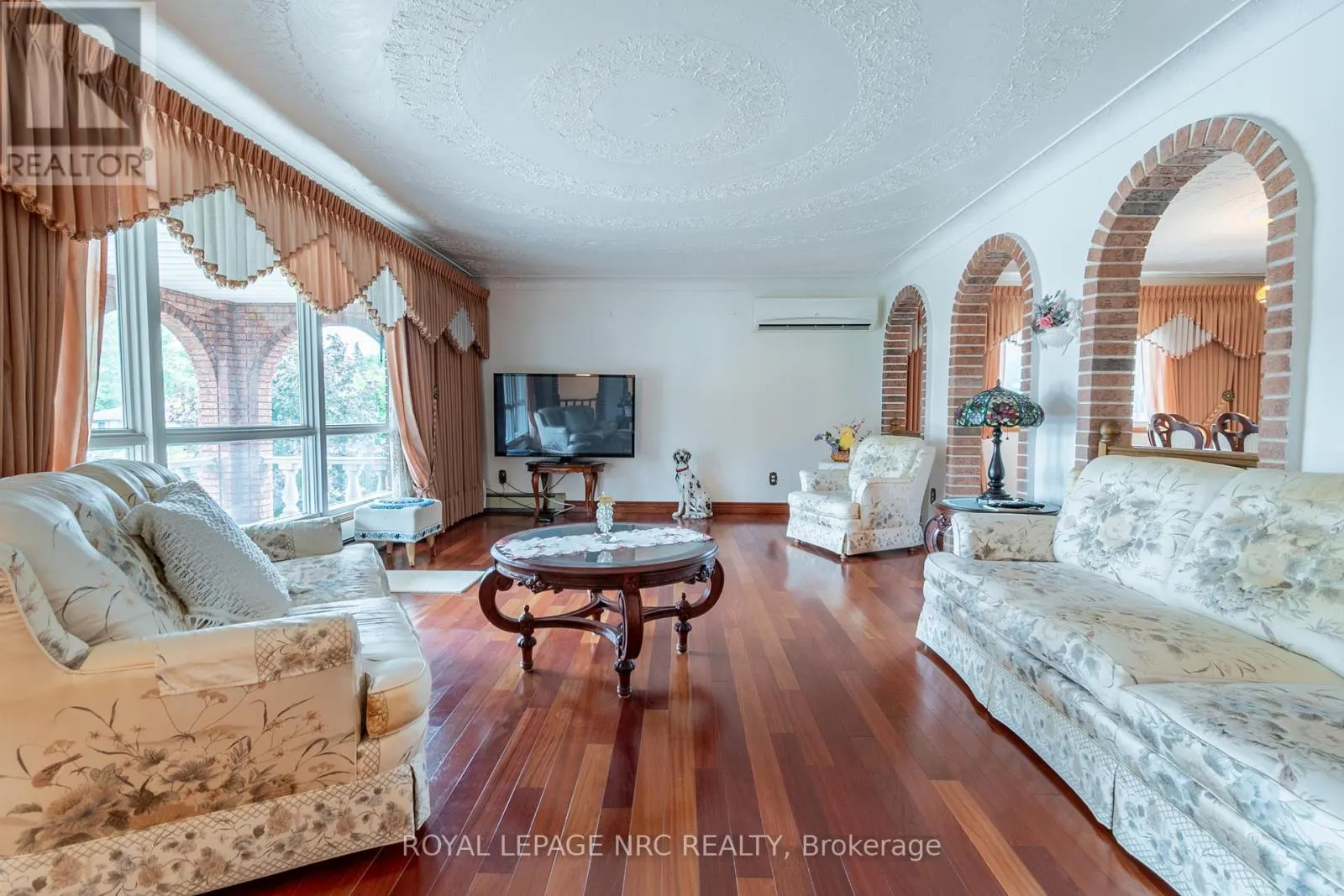 32 GASPARE DRIVE