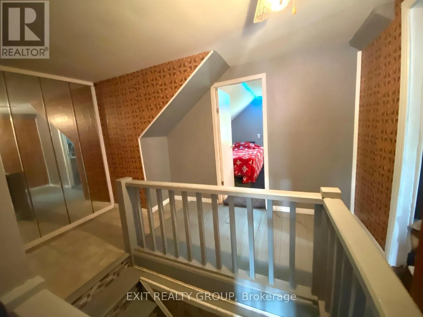 33 GLASTONBURY ROAD