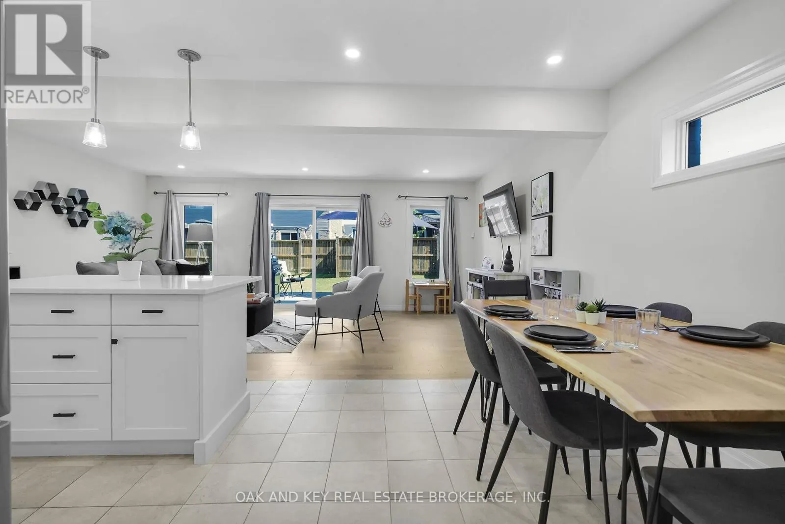 11 CHARTER CREEK COURT