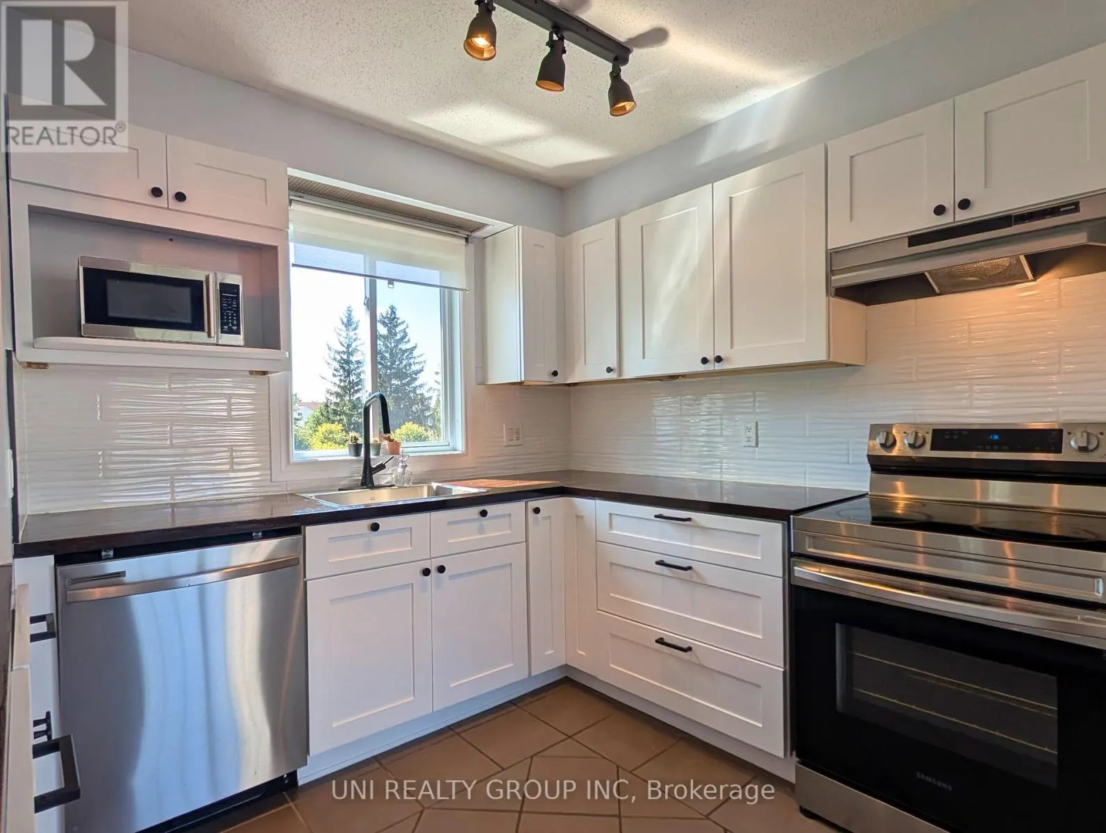 120 CASTLEGREEN PRIVATE