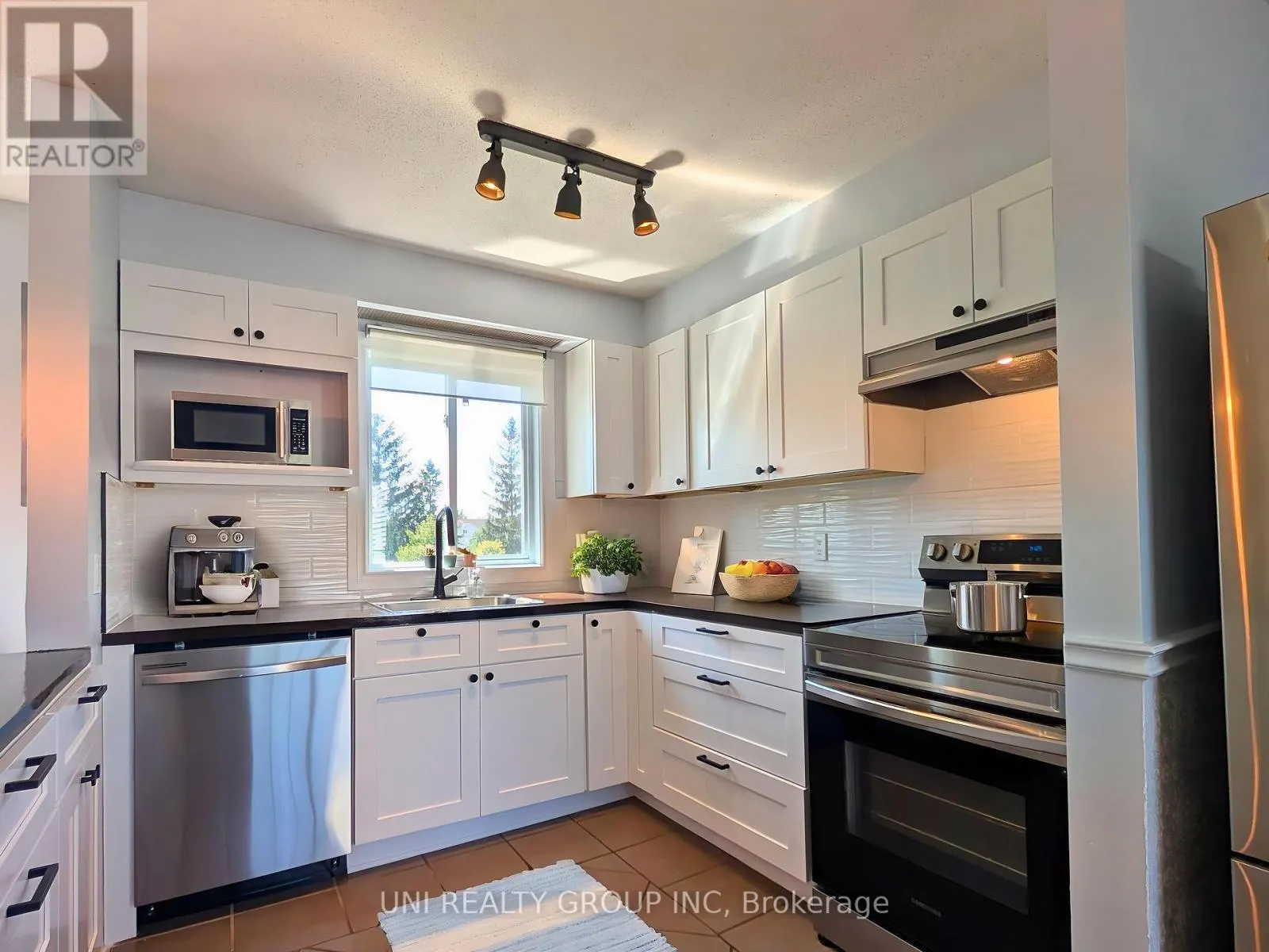 120 CASTLEGREEN PRIVATE