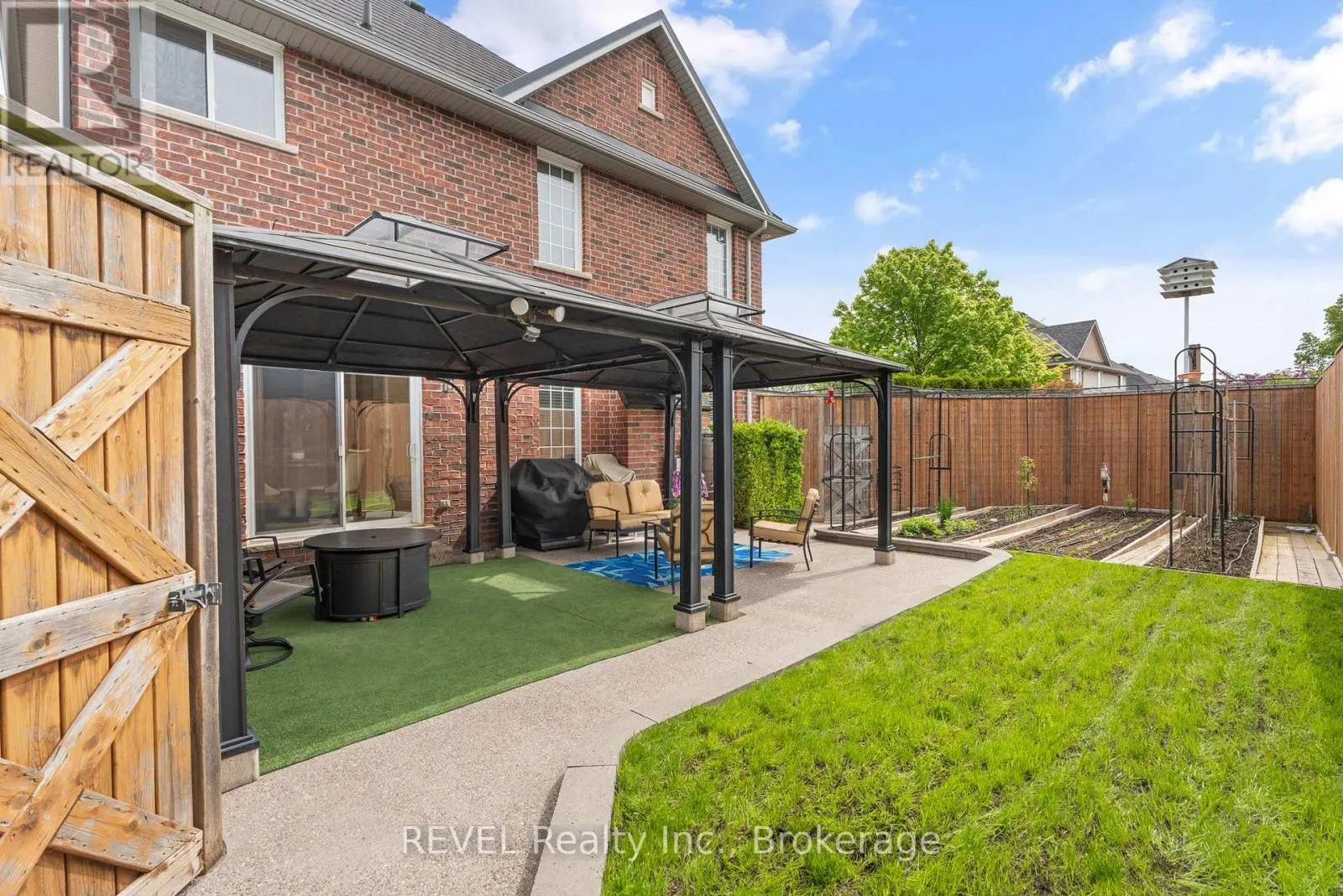42 VINIFERA DRIVE
