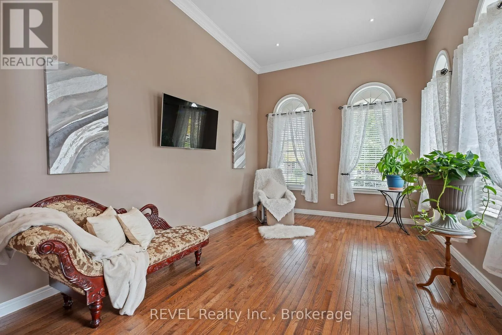42 VINIFERA DRIVE