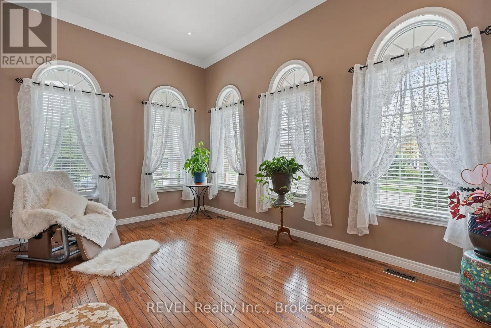 42 VINIFERA DRIVE
