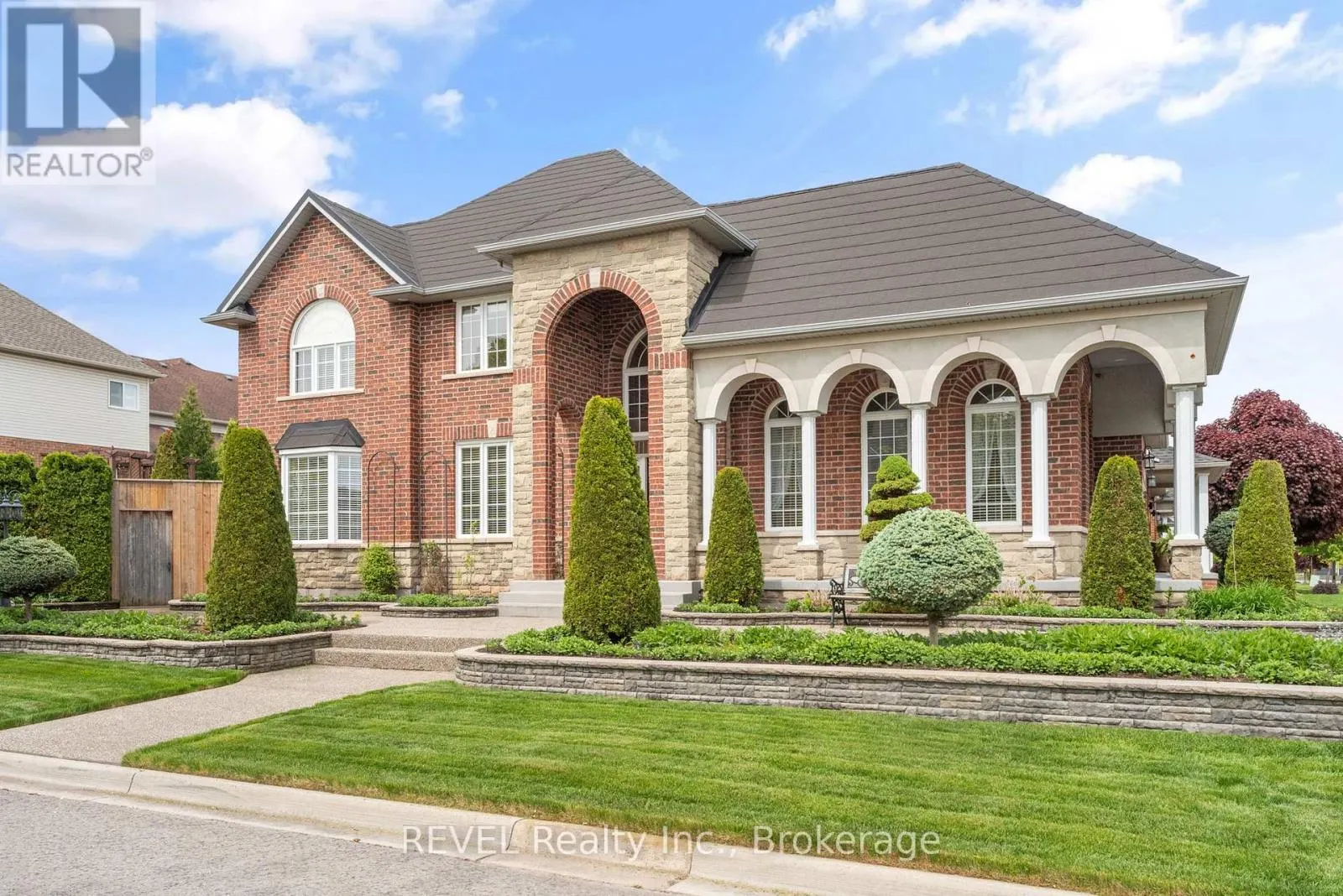 42 VINIFERA DRIVE