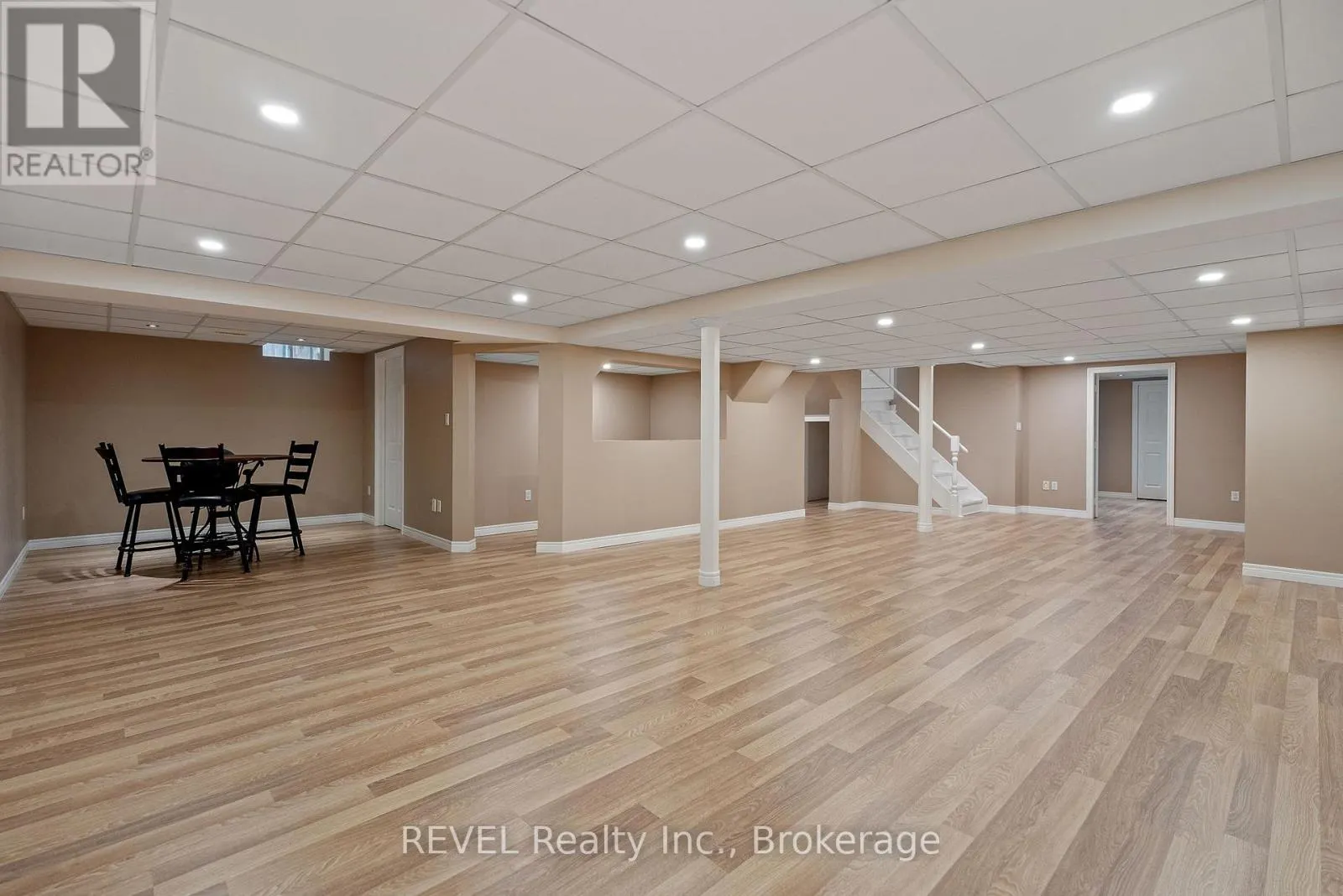 42 VINIFERA DRIVE