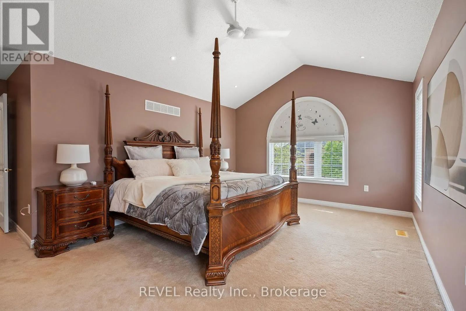 42 VINIFERA DRIVE