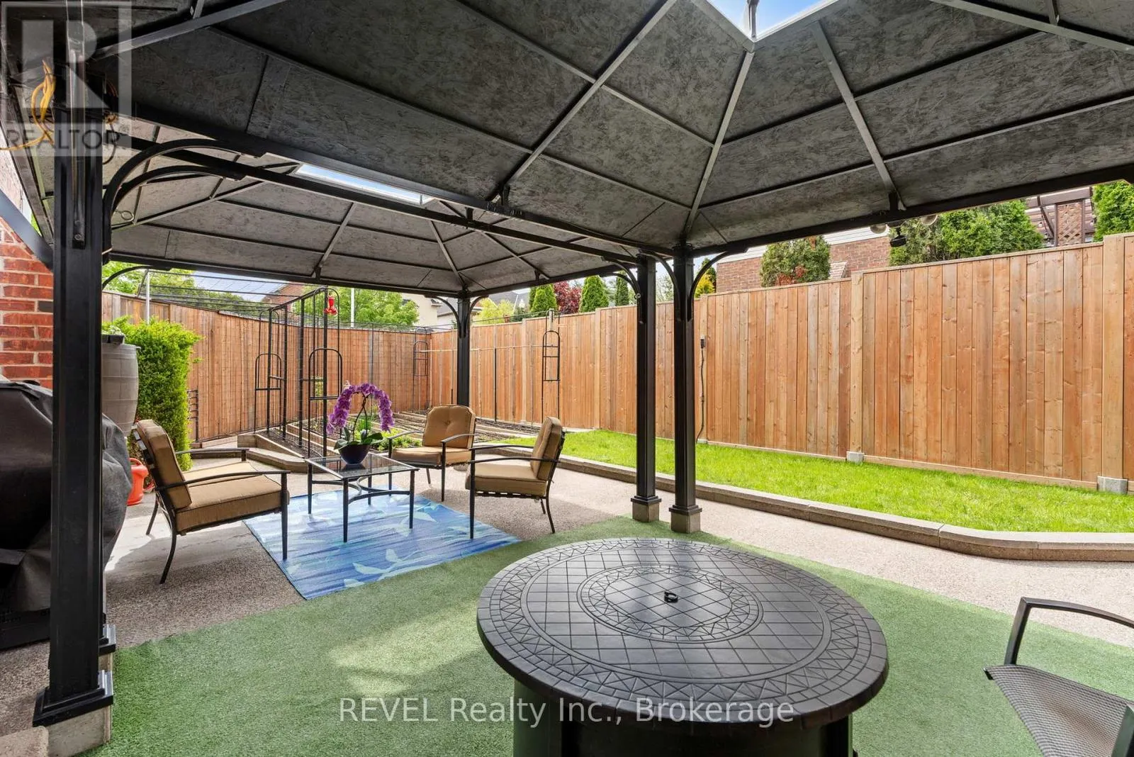 42 VINIFERA DRIVE