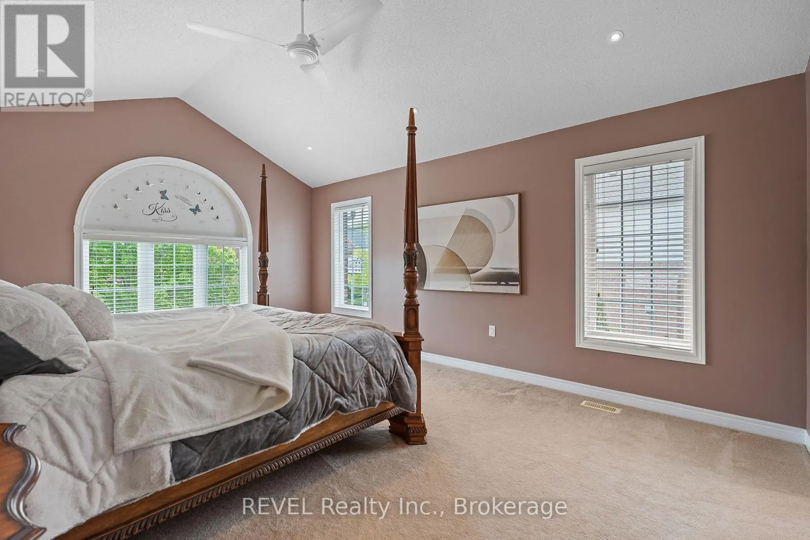 42 VINIFERA DRIVE