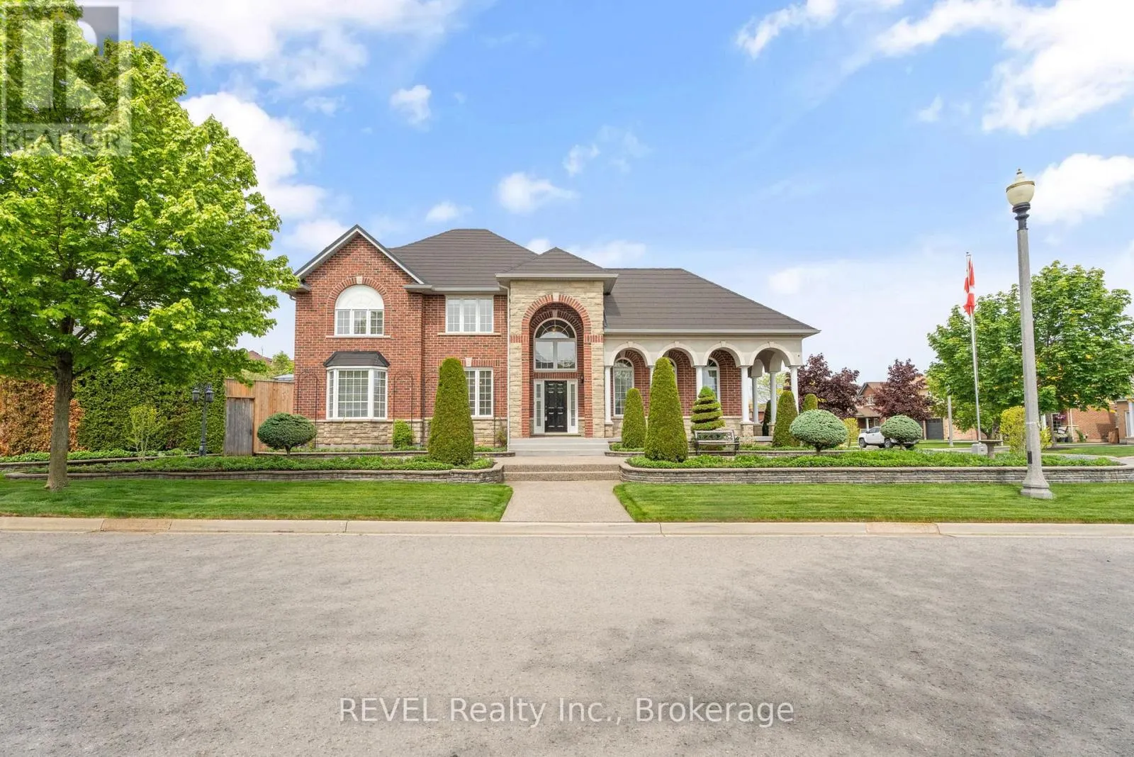 42 VINIFERA DRIVE