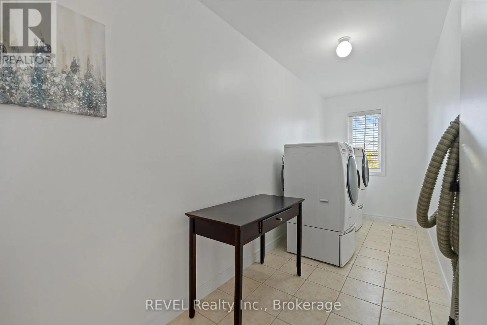 42 VINIFERA DRIVE